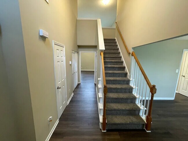 Building Photo - 171 Golding Dr