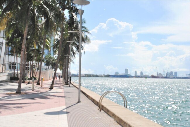 Building Photo - 300 S Biscayne Blvd