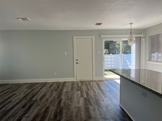 Building Photo - 11956 Chanteloup Dr