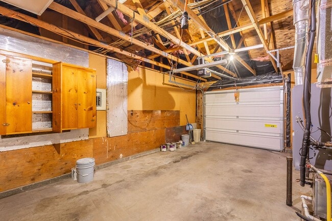 Building Photo - Renovated 2 bedroom 1 bathroom home