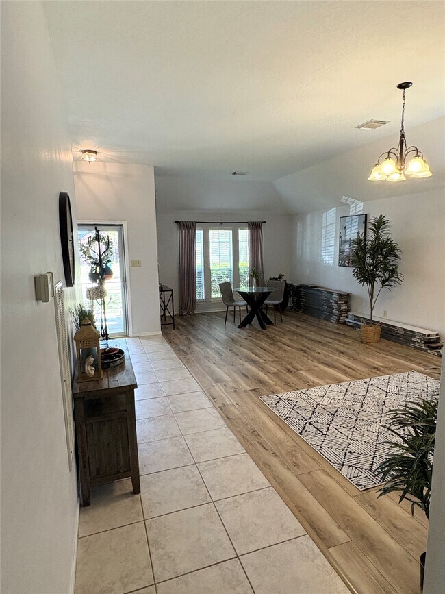 Building Photo - 4325 Spoonbill Dr