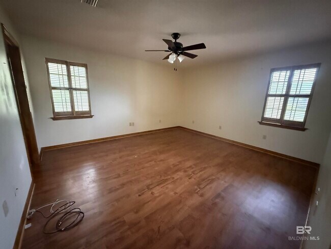 Building Photo - 106 S Beech St