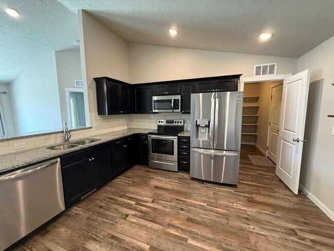 Building Photo - Fully Furnished All Utilities Included.