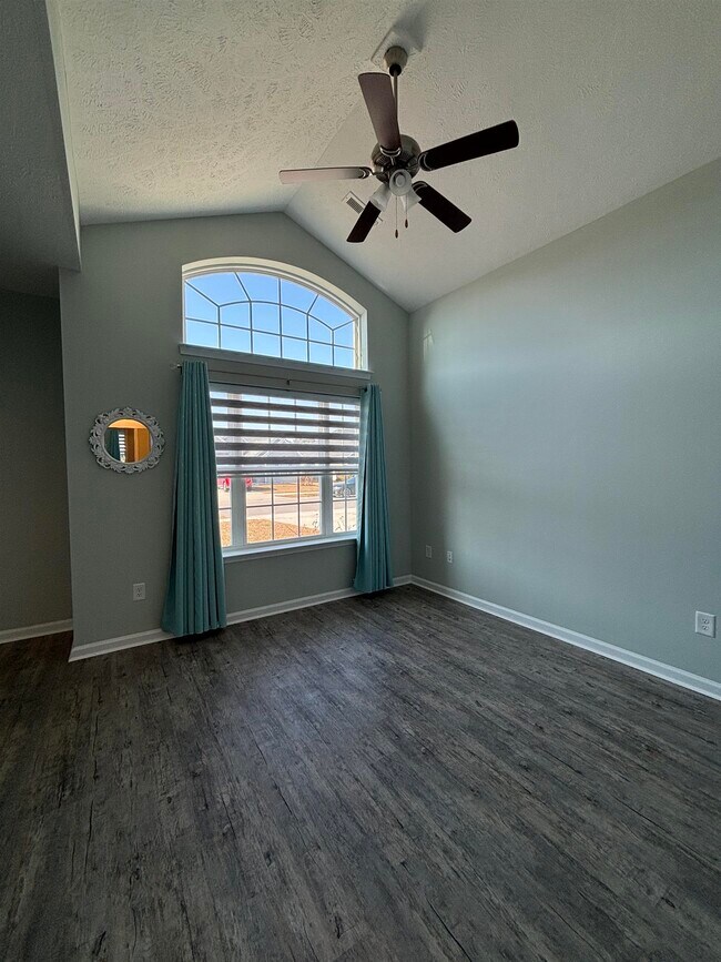 Building Photo - 227 Leste Rd