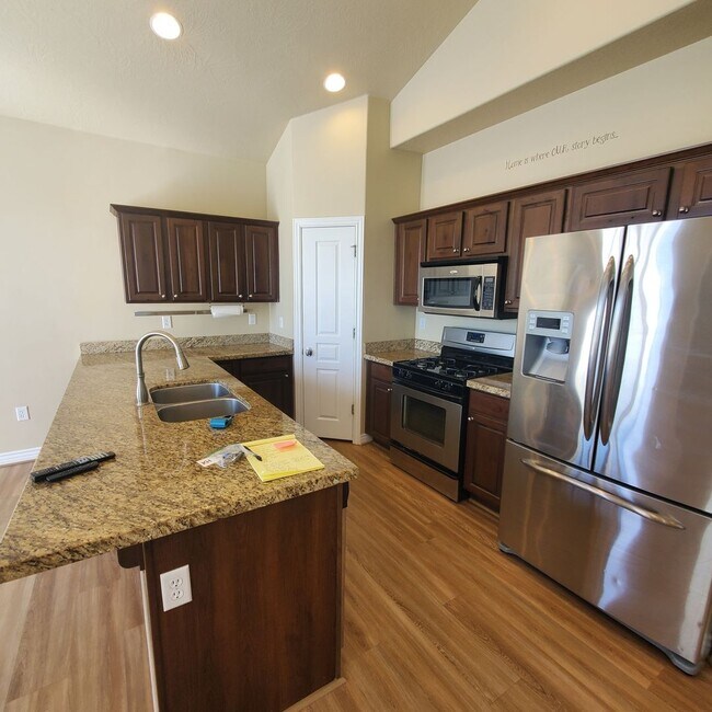 Building Photo - Incredible Lehi Townhouse