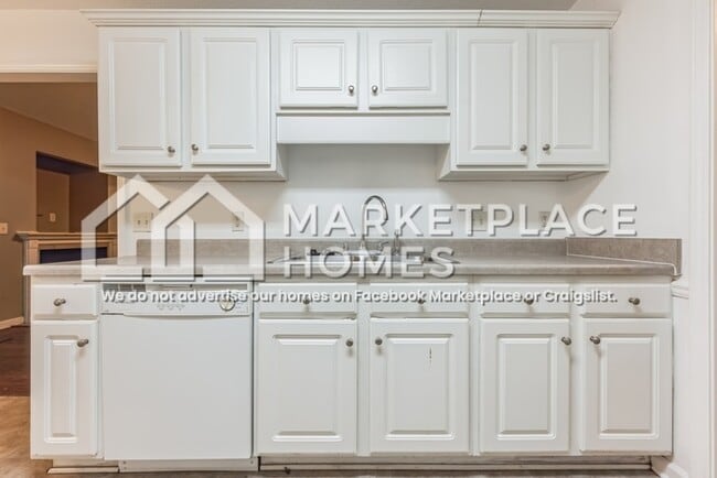 Building Photo - 1700 Crabtree Cir