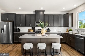 Building Photo - 35 E Front St