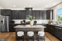 Building Photo - 35 E Front St