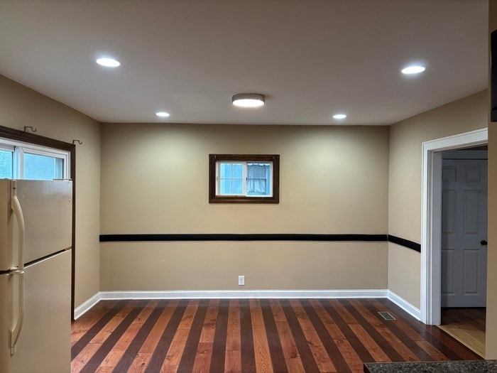 Building Photo - 73 N Oakley Ave