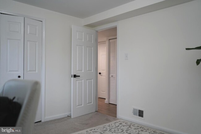 Building Photo - 129 Willow Pl