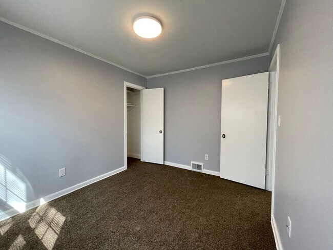 Building Photo - {7516} Prairie Village Ranch | Fenced Backyard | 1 car garage