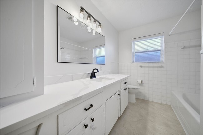 Building Photo - 955 Thornton Rd