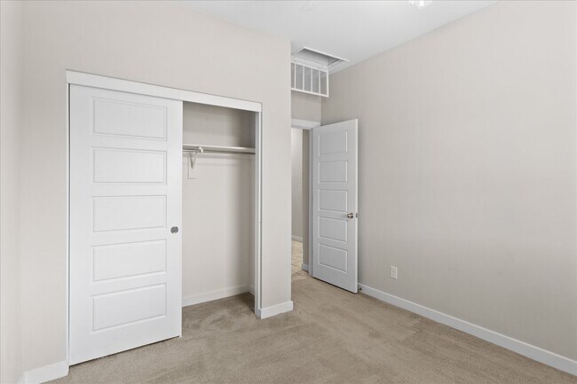 Building Photo - 993 E Cactus Wren Dr