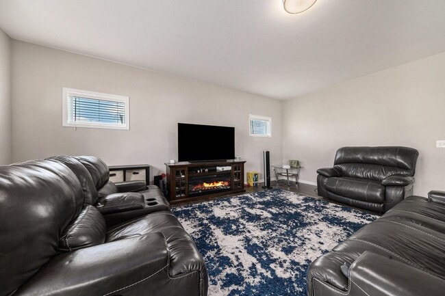 Building Photo - 7280 Hopkinton Dr