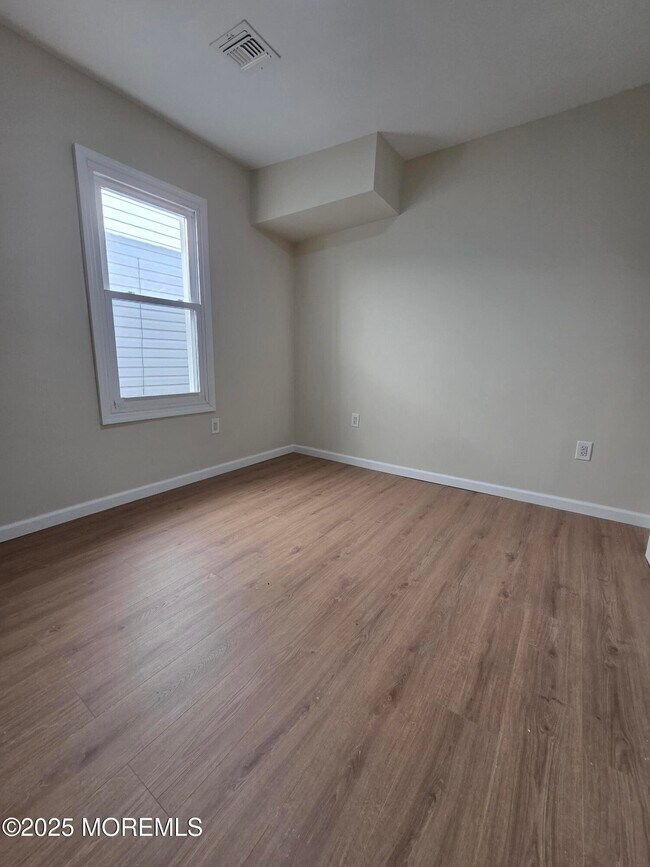 Building Photo - 216 Delaware St