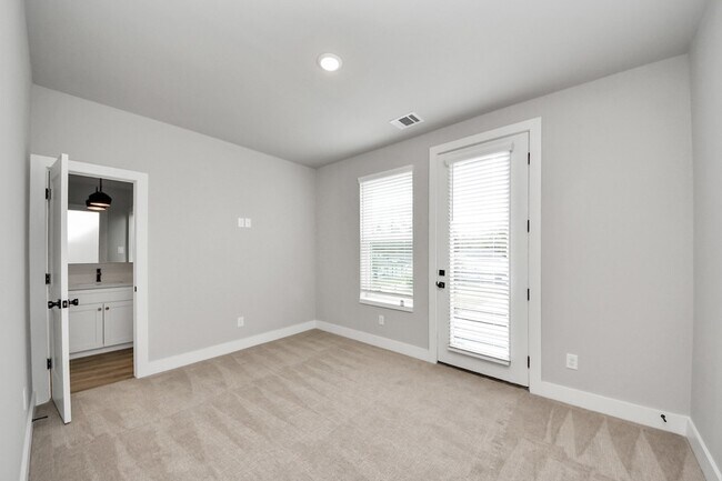 Building Photo - 5806 Francis Oak Ln