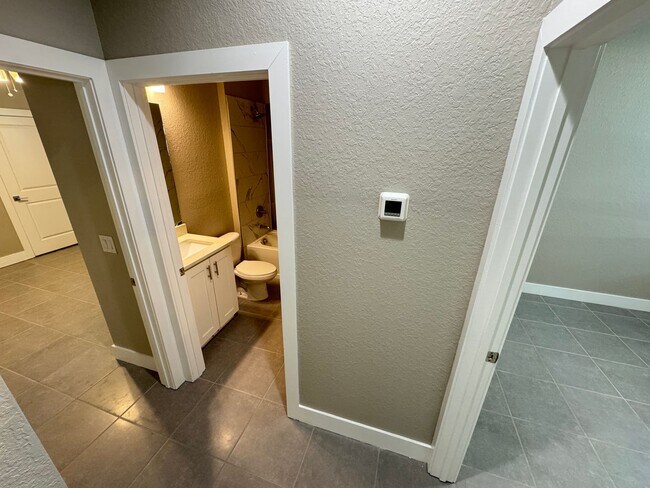 Building Photo - $500 OFF OF A MONTH OF RENT! Beautiful 4BD/2BA Home in Poinciana – No HOA Approval Needed! Pets W...