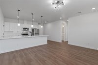 Building Photo - 533 Hackberry Rd