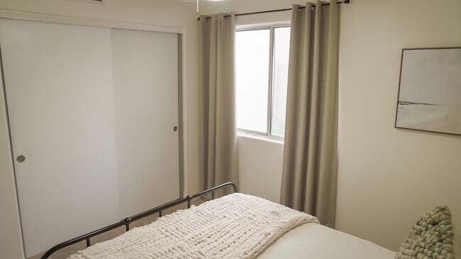 Building Photo - 3915 E Renee Dr