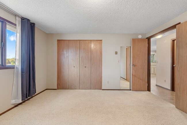 Building Photo - 9 Big Horn Dr