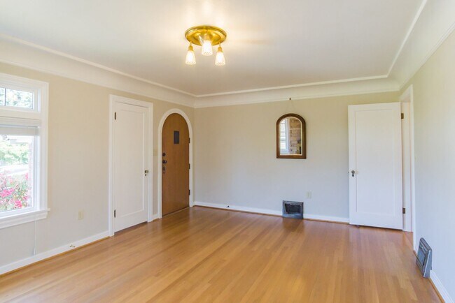Building Photo - 507 NE 91st St