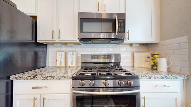 Building Photo - 5430 Camaguey St