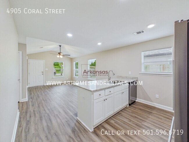 Building Photo - 4905 Coral St