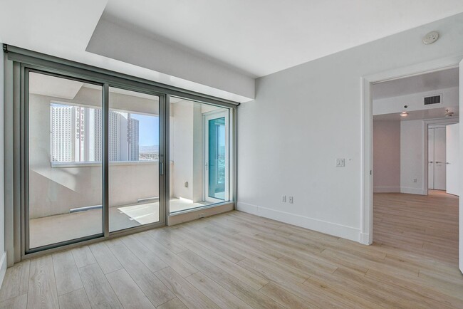 Building Photo - Sky Las Vegas 1010-Stunning, 2Bd Residence...