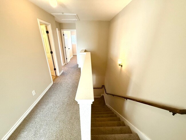Building Photo - *COMING SOON* 2-Story 3 Bedroom / 2.5 Bath Duplex Near Ingram Park Mall!