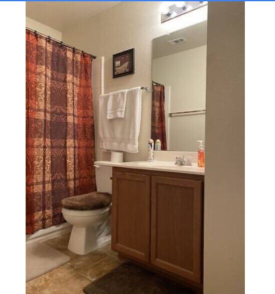 SHARED FULL RESTROOM - 7707 Copper Cave