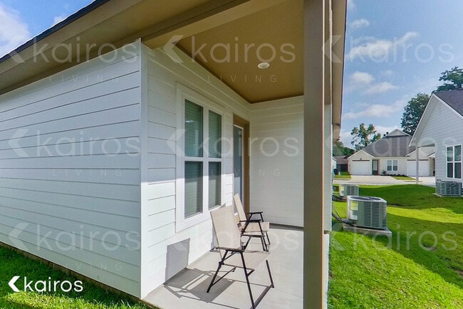 Building Photo - 4816 W Dacha Ln
