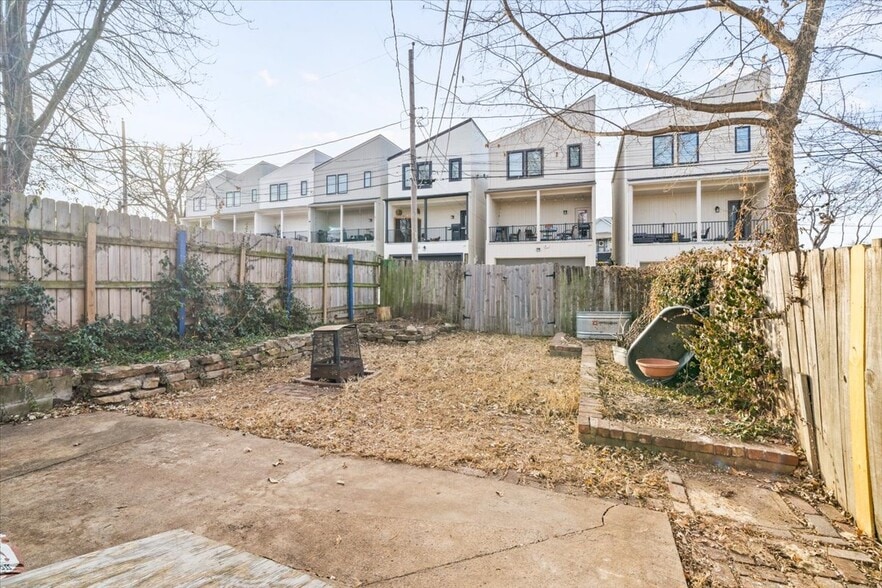 Building Photo - 1822 Holly St