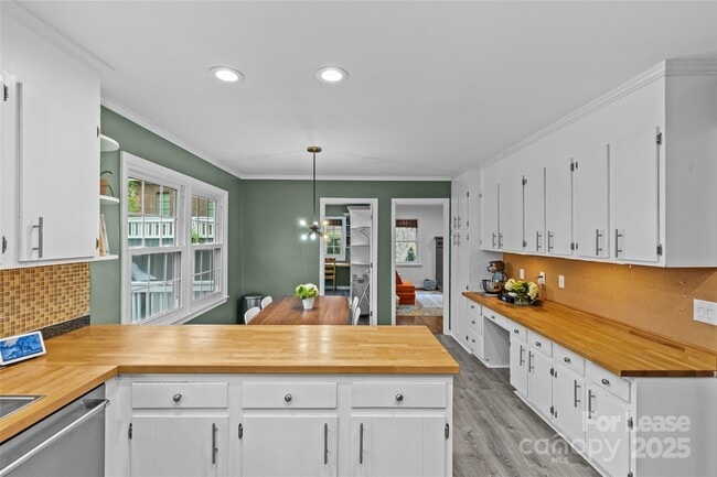 Building Photo - 2418 Ainsdale Rd