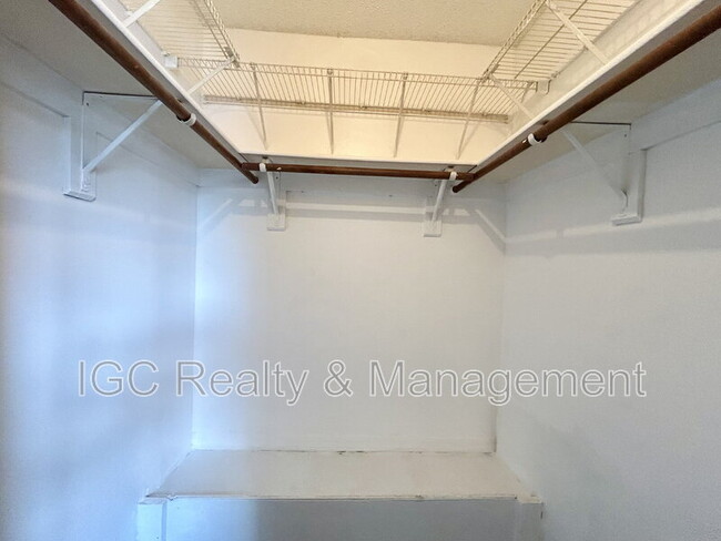 Building Photo - 1040 Ellen Ct