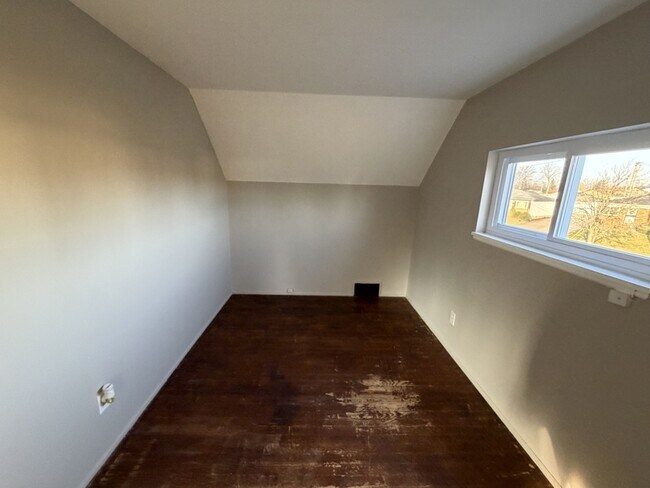 Building Photo - 4300 E 175th St