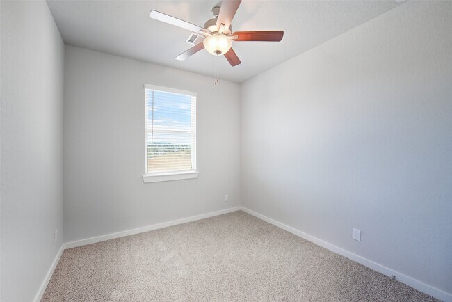 Building Photo - 25172 Pacific Wren Dr