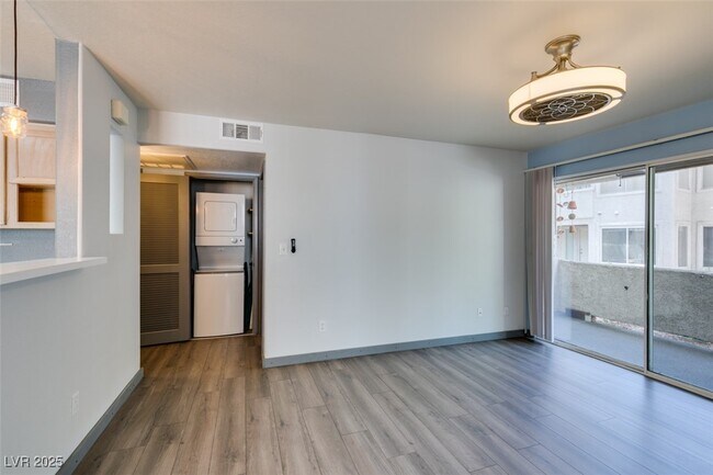 Building Photo - 3168 Tarpon Dr