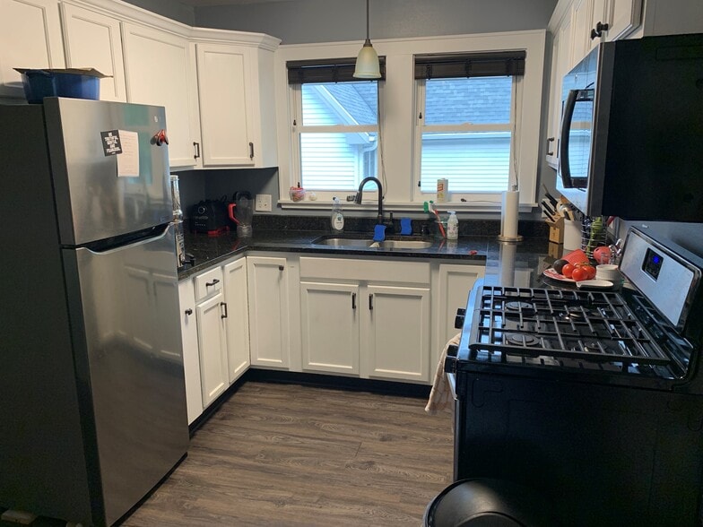 Building Photo - 2727 S Shore Dr