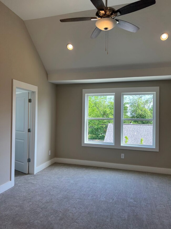 Building Photo - Beautiful Newer Build: Three Bedrooms in t...