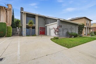 Building Photo - 743 Euclid Ave