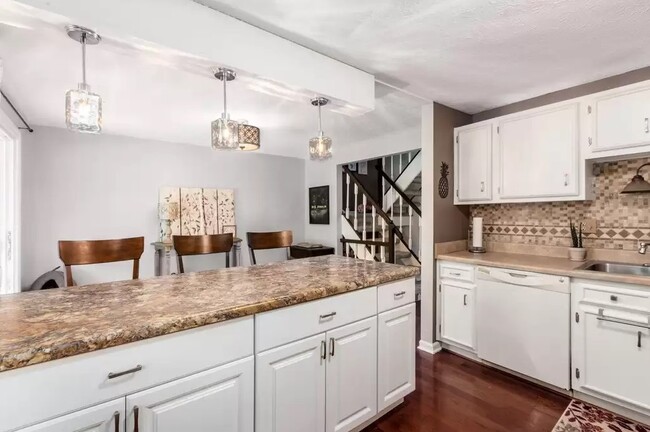 Kitchen - 2972 Grandwoods Cir