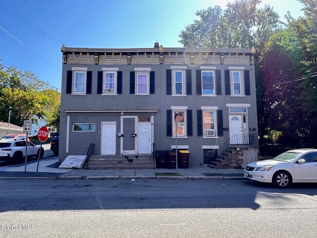 Primary Photo - 298-300-300 9th St