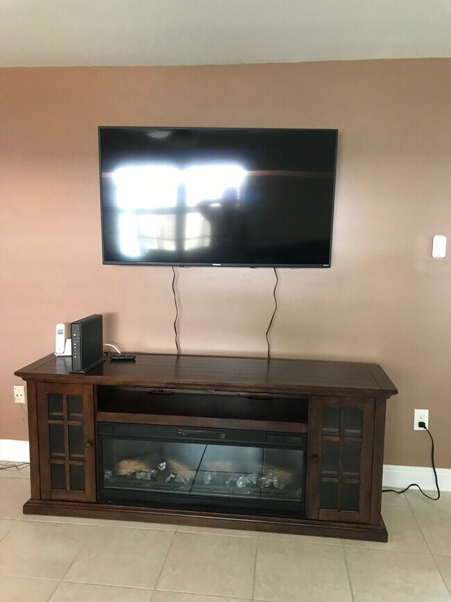 living room - 1473 NE 48th St