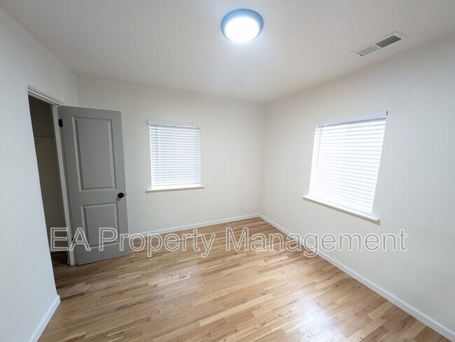 Building Photo - 1202 Truman St SE