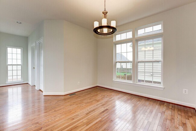 Building Photo - 2705 Mae Wade Ave