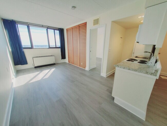 Building Photo - 60 Strawberry Hill Ave