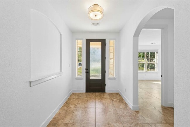 Building Photo - 404 Highland Village Dr