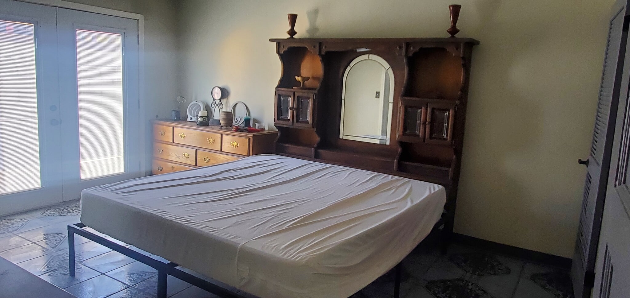 Master Bedroom - 1040 N Lyons Ave