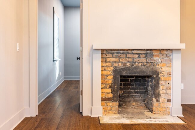 Building Photo - $300 OFF March Rent! Stylish Upstairs 1BR in Historic District