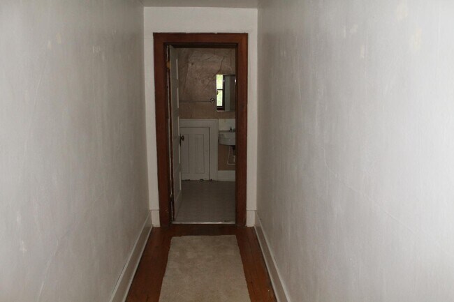 Building Photo - 20 N Willow St